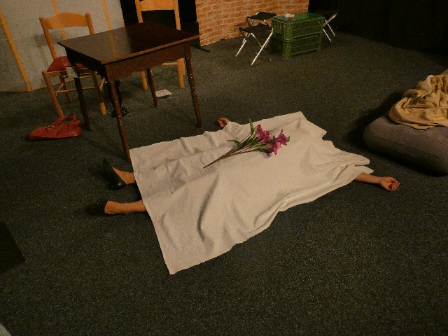 Čuník uprostřed, Divadlo Strom